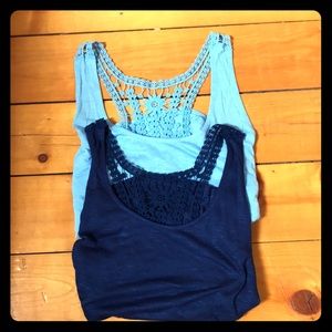 Two tank tops💗